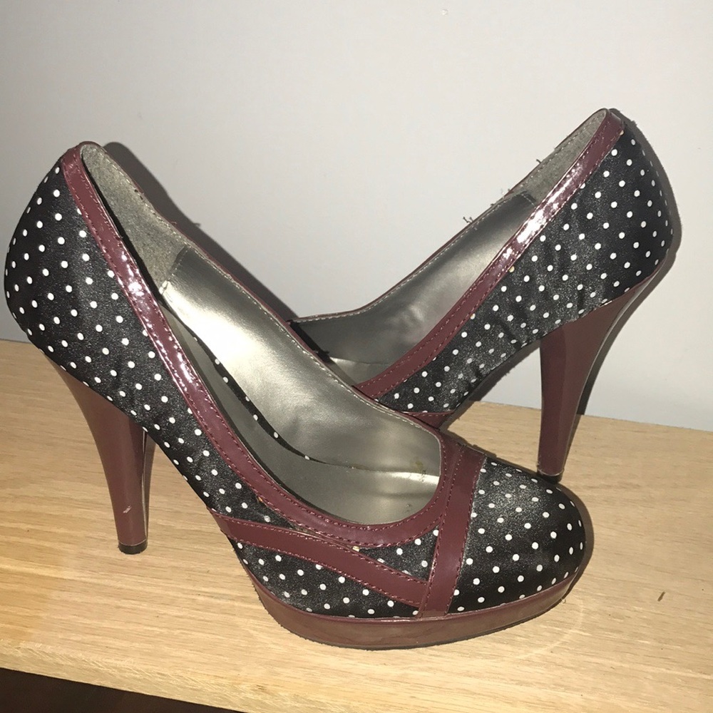 Like New black with white polka dots heels